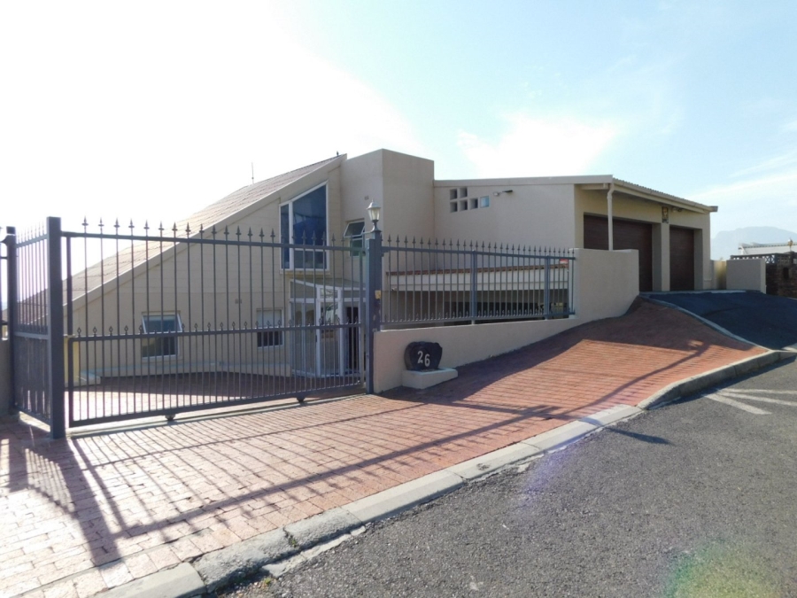 6 Bedroom Property for Sale in Mountainside Western Cape